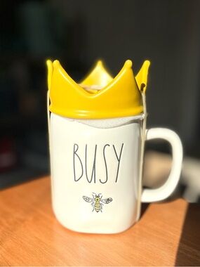 Rae Dunn 'BUSY Bee’ - White Classic Font Mug with Yellow Crown Lid Topper NWT